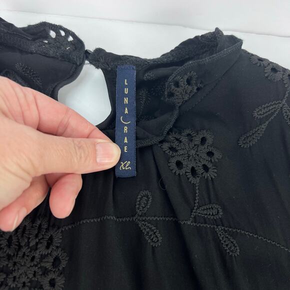 Luna Rae Black EMBROIDERED Floral FLUTTER SLEEVE Women's Blouse XL - Picture 7 of 11